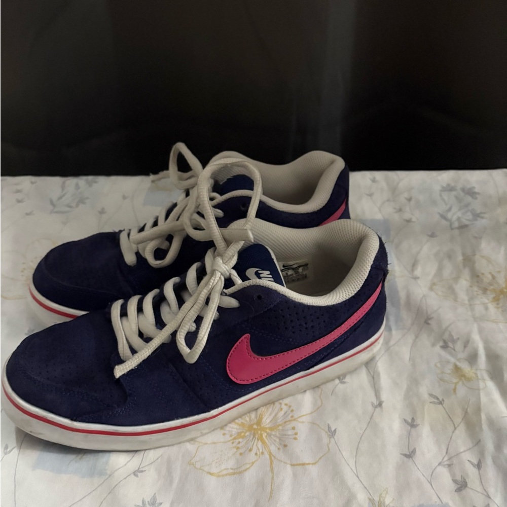 Nike Navy and Pink Casual Sneakers